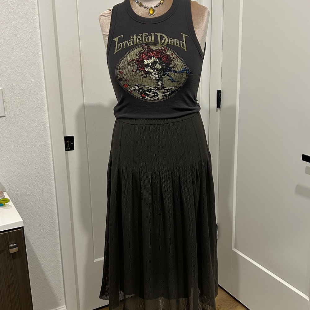 AKRIS PUNTOStretch Mesh Pleated Midi Skirt in Graphite Gray |Size 10 - Picture 10 of 16